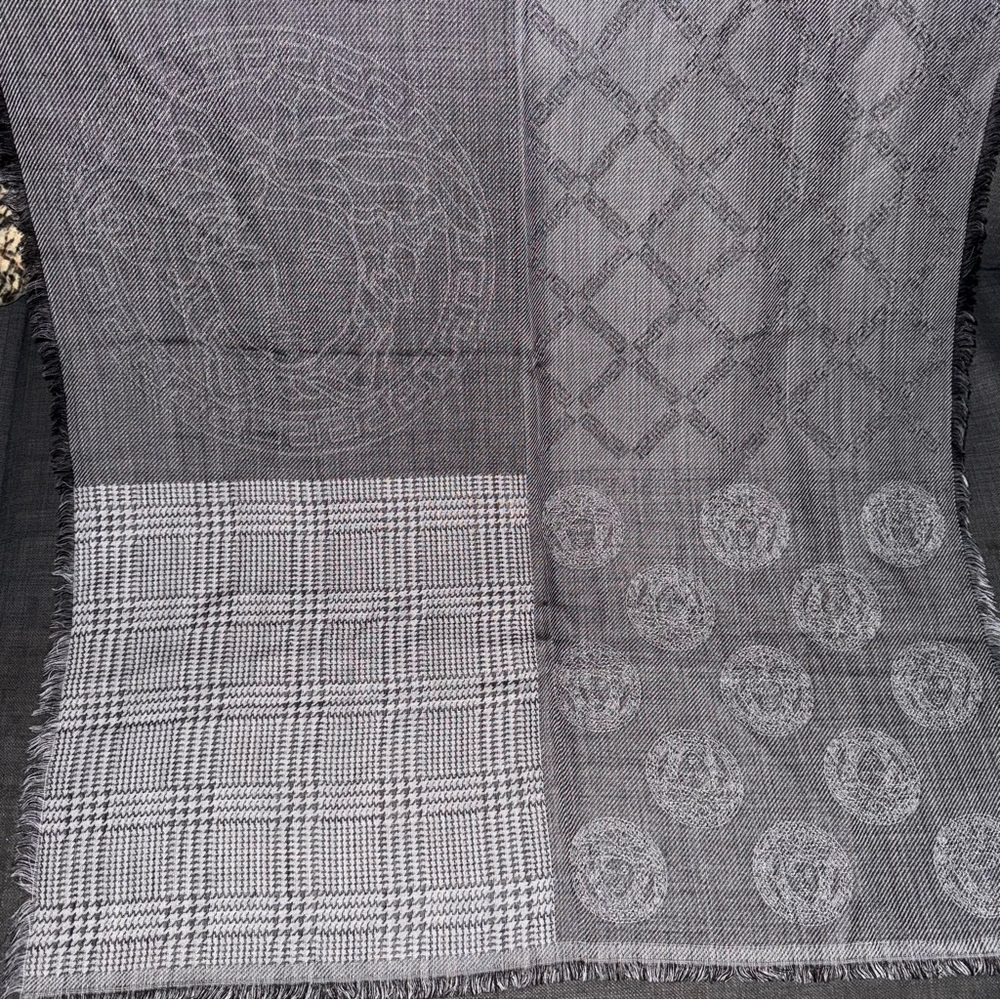 Versace Gray Houndstooth Scarf